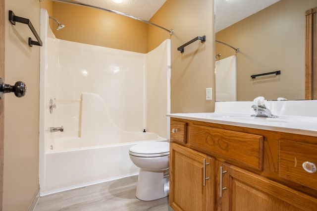 802 S Fountain Avenue, Republic, MO 65738