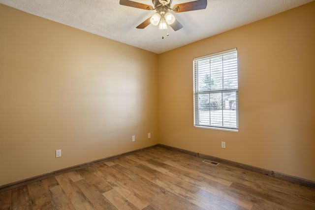 802 S Fountain Avenue, Republic, MO 65738