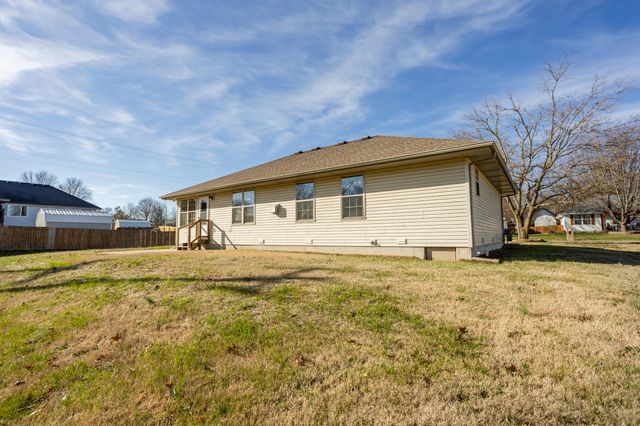 802 S Fountain Avenue, Republic, MO 65738