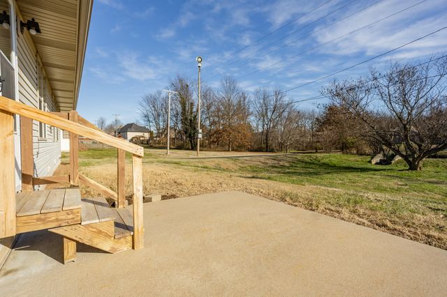 802 S Fountain Avenue, Republic, MO 65738