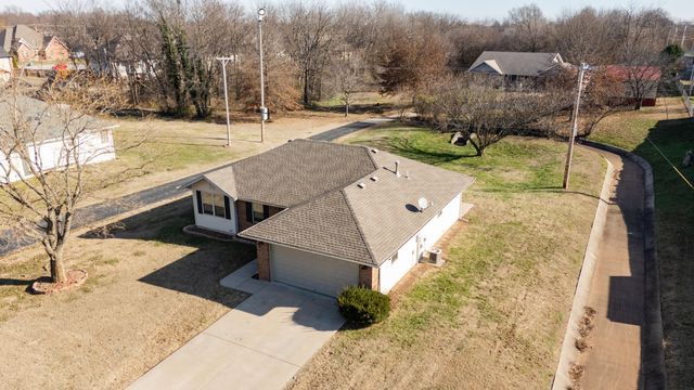802 S Fountain Avenue, Republic, MO 65738
