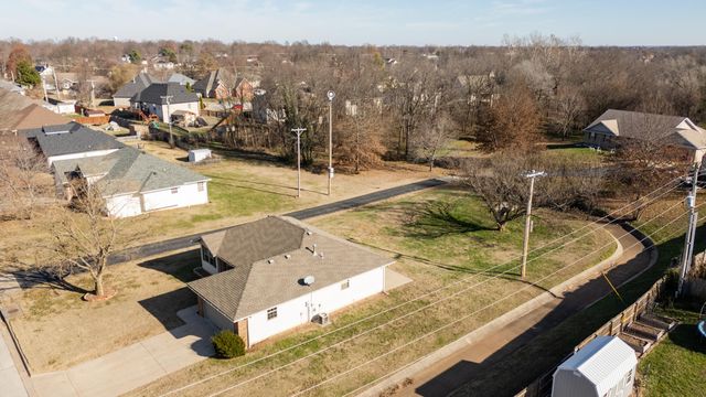 802 S Fountain Avenue, Republic, MO 65738