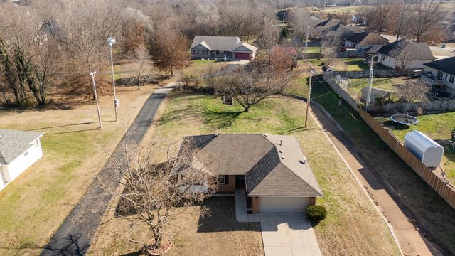 802 S Fountain Avenue, Republic, MO 65738
