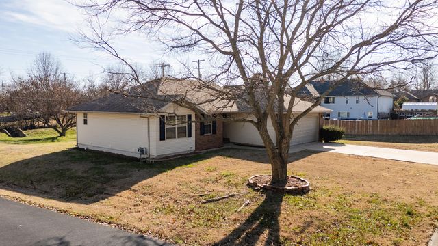 802 S Fountain Avenue, Republic, MO 65738