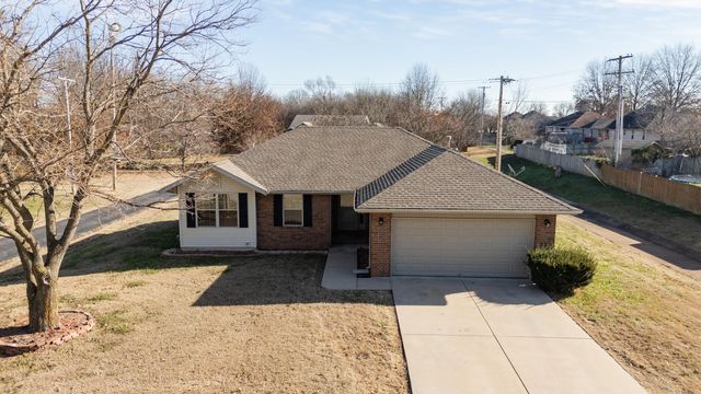 802 S Fountain Avenue, Republic, MO 65738