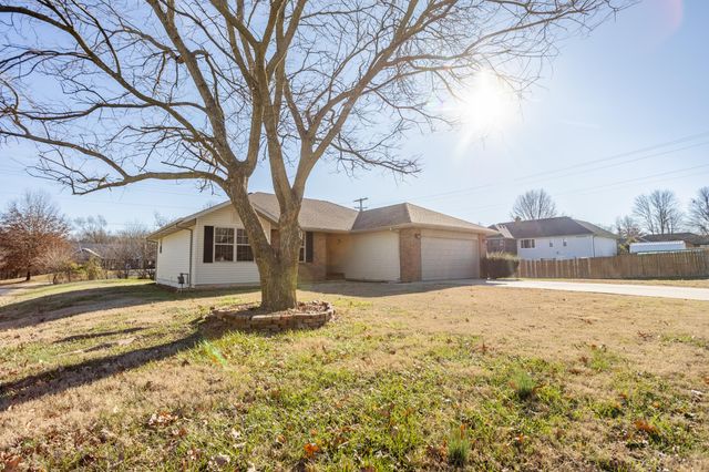 802 S Fountain Avenue, Republic, MO 65738