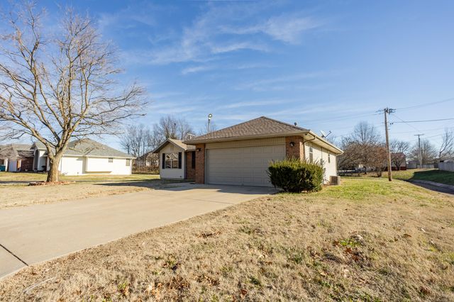 802 S Fountain Avenue, Republic, MO 65738