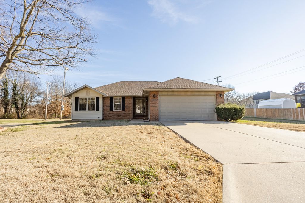 802 S Fountain Avenue, Republic, MO 65738