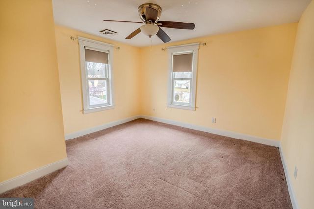 48 W HIGH ST, Windsor, PA 17366