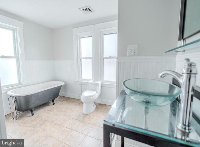 48 W HIGH ST, Windsor, PA 17366