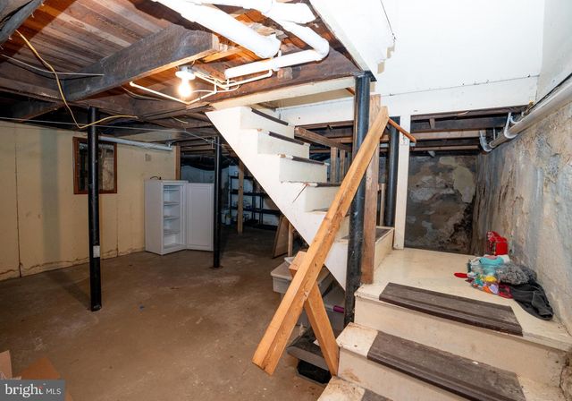 48 W HIGH ST, Windsor, PA 17366