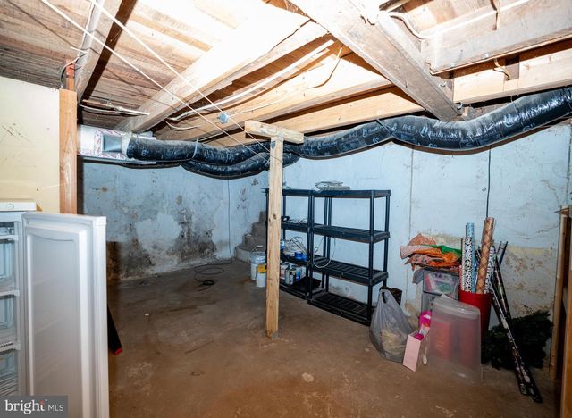 48 W HIGH ST, Windsor, PA 17366