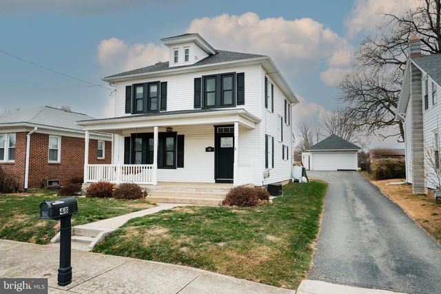48 W HIGH ST, Windsor, PA 17366