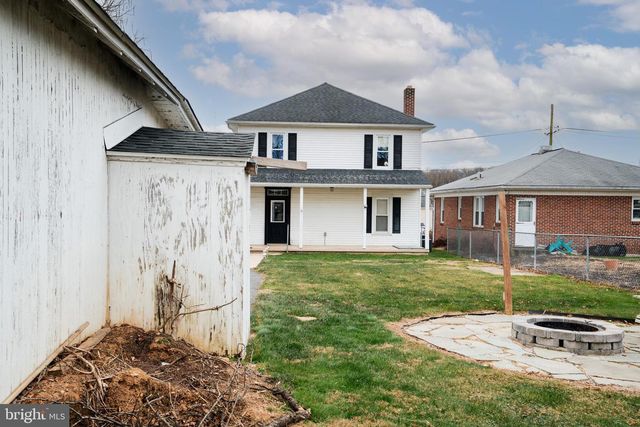 48 W HIGH ST, Windsor, PA 17366