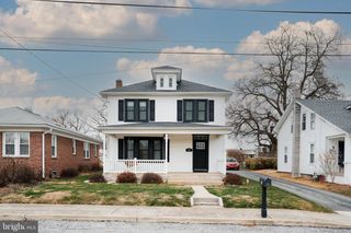 48 W HIGH ST, Windsor, PA 17366