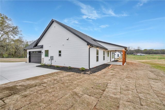 4554 Flat Rock Road, Iva, SC 29655