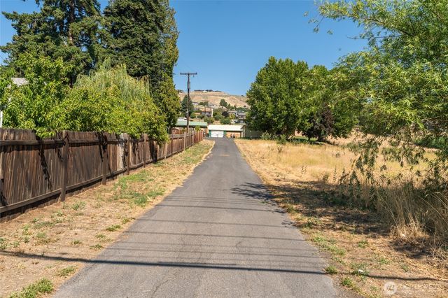 2731 Sunset Highway, East Wenatchee, WA 98802