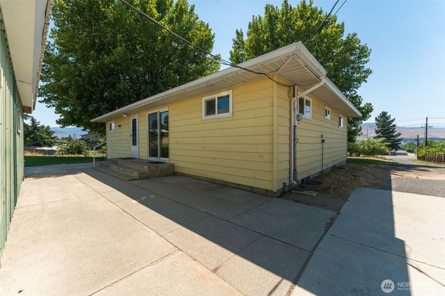 2731 Sunset Highway, East Wenatchee, WA 98802