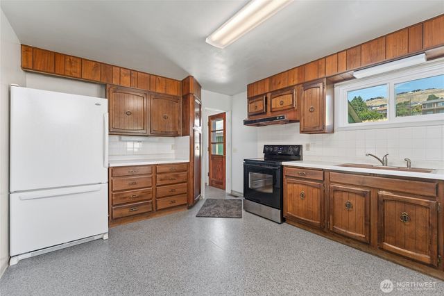 2731 Sunset Highway, East Wenatchee, WA 98802