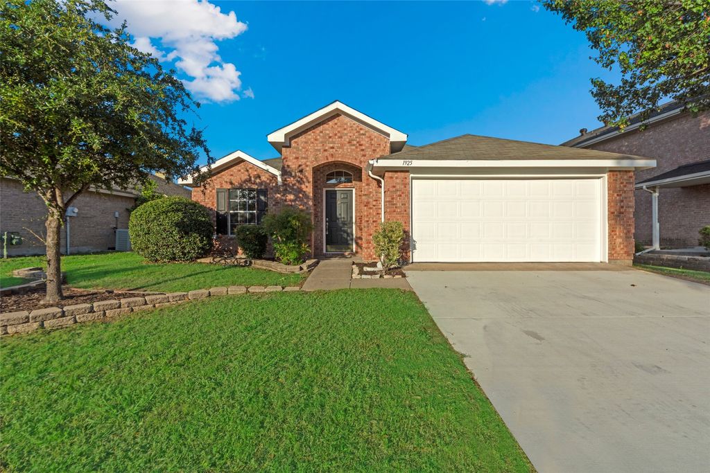 1925 Clear Creek Drive, Little Elm, TX 75068