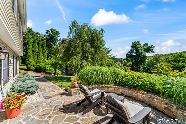 25 North Lake Shore Drive, Brookfield, CT 06804