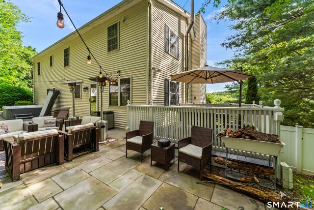 25 North Lake Shore Drive, Brookfield, CT 06804