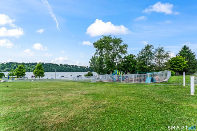 25 North Lake Shore Drive, Brookfield, CT 06804