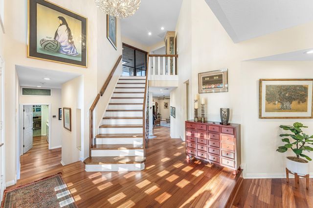 4 Sutherland Court, Palm Beach Gardens, FL 33418