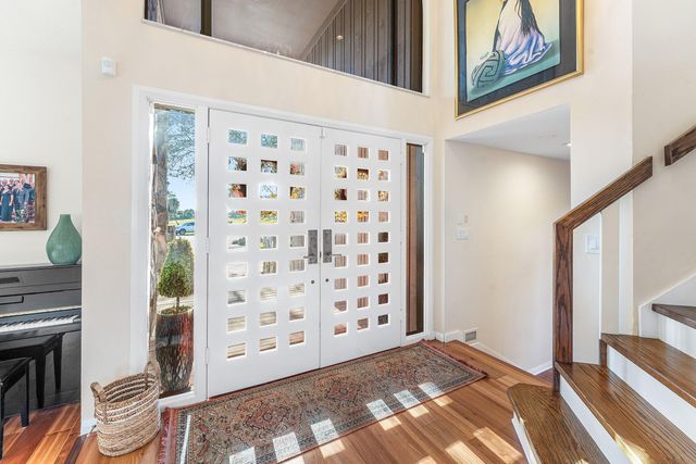 4 Sutherland Court, Palm Beach Gardens, FL 33418