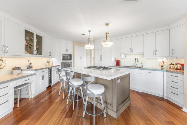 4 Sutherland Court, Palm Beach Gardens, FL 33418