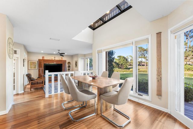 4 Sutherland Court, Palm Beach Gardens, FL 33418