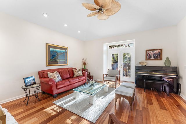 4 Sutherland Court, Palm Beach Gardens, FL 33418