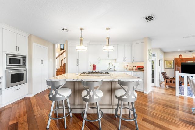 4 Sutherland Court, Palm Beach Gardens, FL 33418