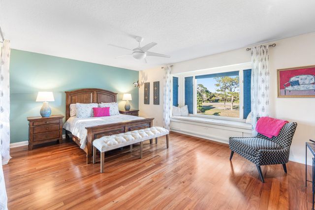 4 Sutherland Court, Palm Beach Gardens, FL 33418