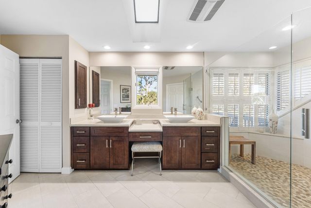 4 Sutherland Court, Palm Beach Gardens, FL 33418