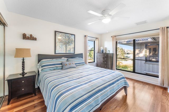 4 Sutherland Court, Palm Beach Gardens, FL 33418