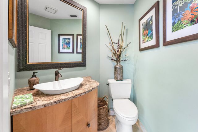 4 Sutherland Court, Palm Beach Gardens, FL 33418