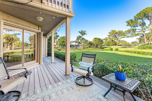 4 Sutherland Court, Palm Beach Gardens, FL 33418