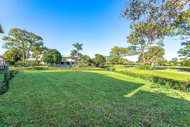 4 Sutherland Court, Palm Beach Gardens, FL 33418