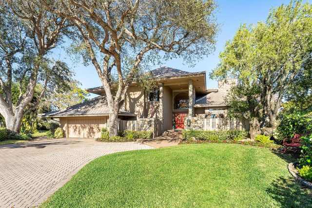 4 Sutherland Court, Palm Beach Gardens, FL 33418