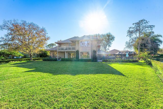 4 Sutherland Court, Palm Beach Gardens, FL 33418
