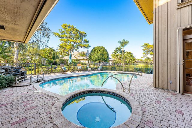 4 Sutherland Court, Palm Beach Gardens, FL 33418