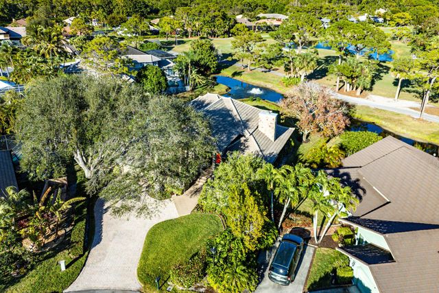 4 Sutherland Court, Palm Beach Gardens, FL 33418