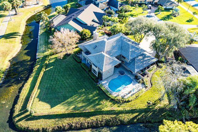 4 Sutherland Court, Palm Beach Gardens, FL 33418