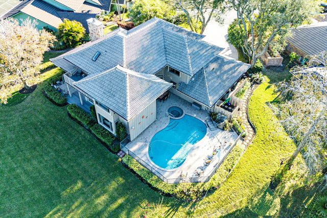 4 Sutherland Court, Palm Beach Gardens, FL 33418