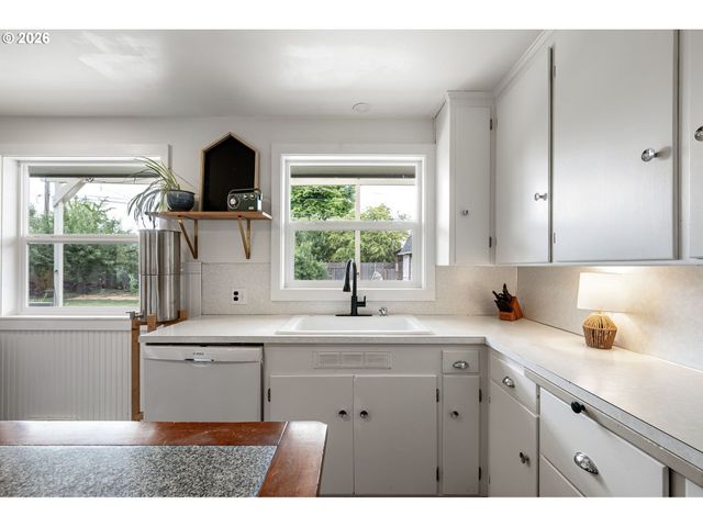 765 LOUIS St, Eugene, OR 97402