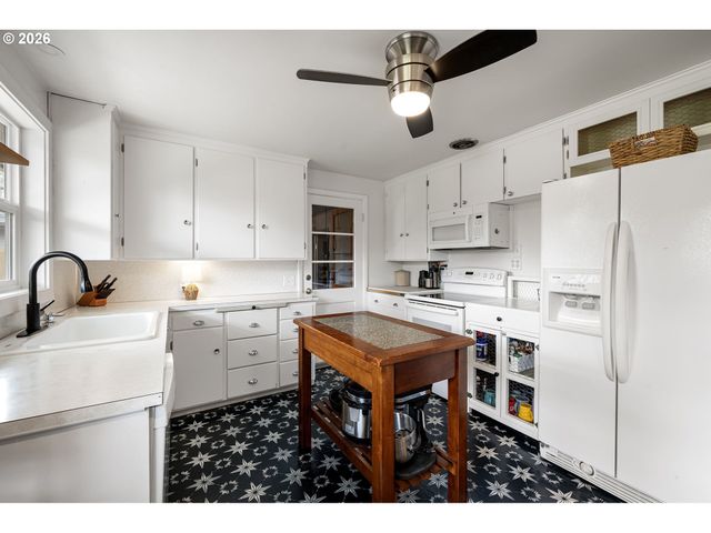 765 LOUIS St, Eugene, OR 97402