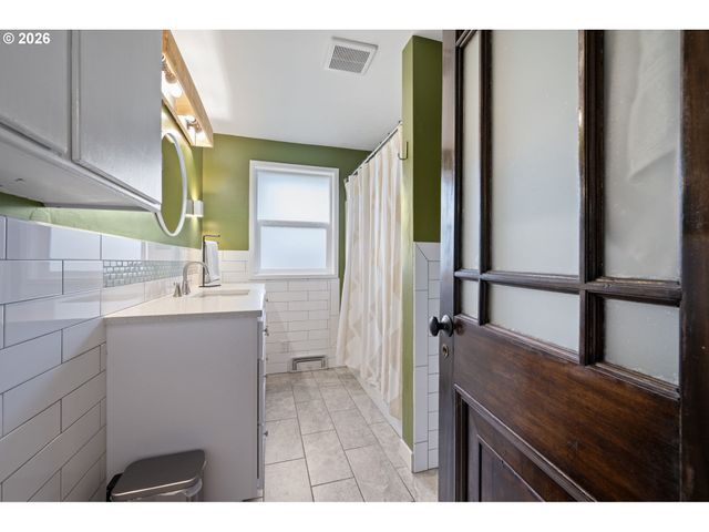 765 LOUIS St, Eugene, OR 97402
