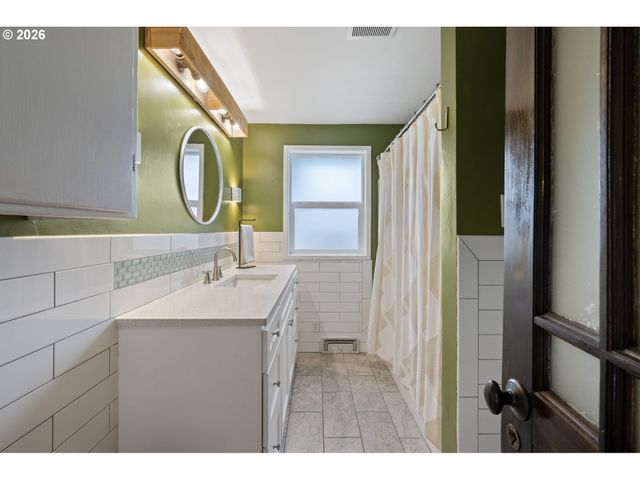 765 LOUIS St, Eugene, OR 97402