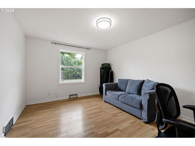 765 LOUIS St, Eugene, OR 97402